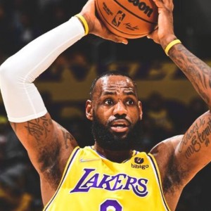  詹姆斯里程碑之夜湖人逆转独行侠喜迎四连胜高潮