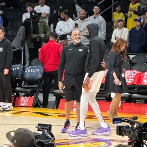  湖人逆转勇士夺关键胜利  