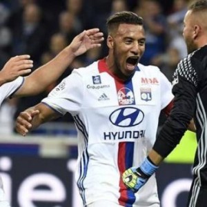  里昂主场惨败尼斯，防守漏洞暴露主帅承压  