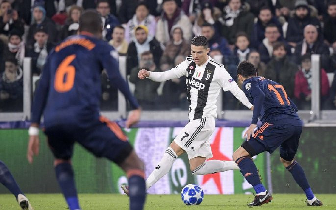 10, 国米锋霸戴帽刷新队史纪录  