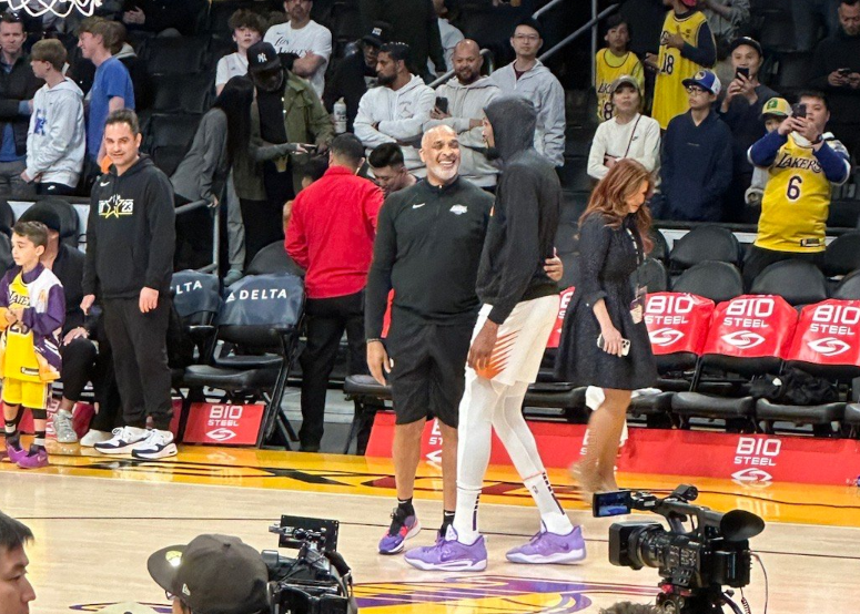  湖人逆转勇士夺关键胜利  